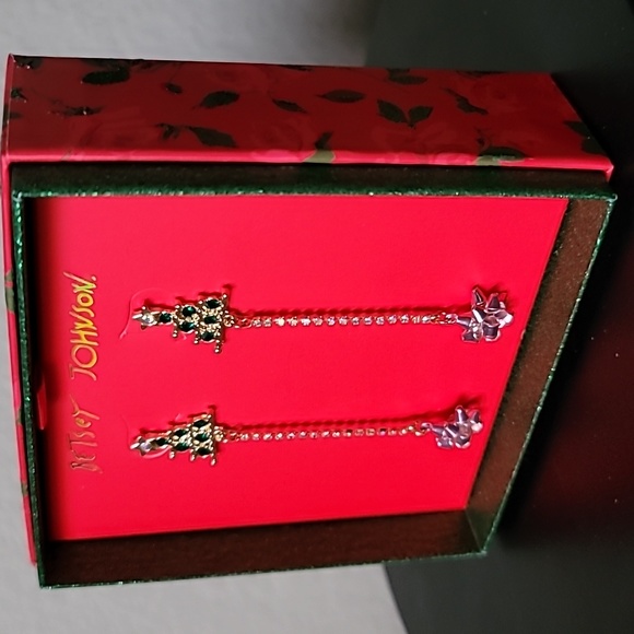 New! BETSEY JOHNSON Betsey's Holiday Christmas Tree Bow Drop Earrings. - Picture 4 of 10